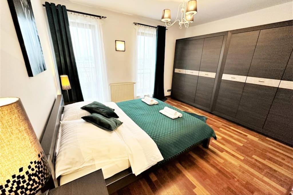 Exclusive Penthouse Near Citycenter 120M2 +Netflix 크라쿠프 외부 사진