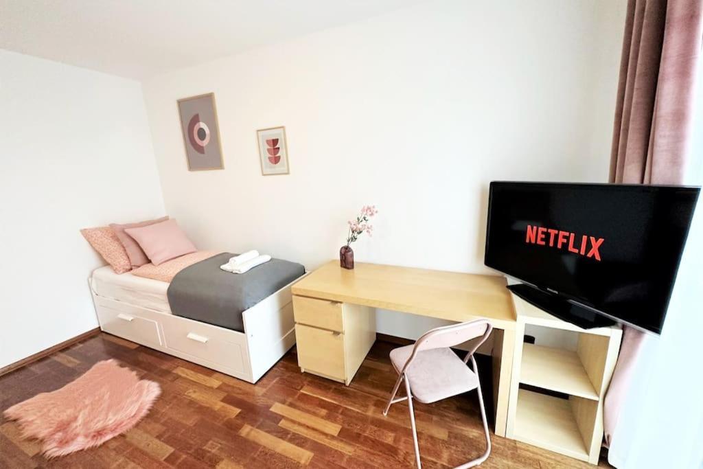 Exclusive Penthouse Near Citycenter 120M2 +Netflix 크라쿠프 외부 사진