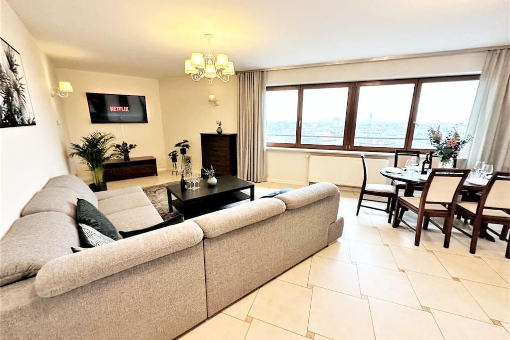 Exclusive Penthouse Near Citycenter 120M2 +Netflix 크라쿠프 외부 사진