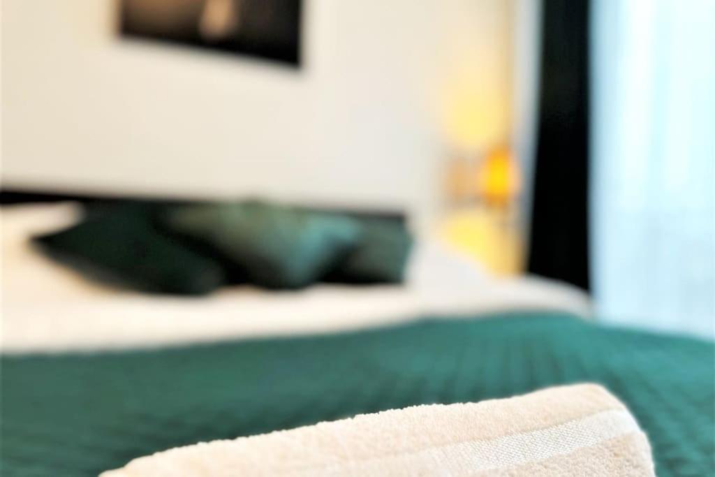 Exclusive Penthouse Near Citycenter 120M2 +Netflix 크라쿠프 외부 사진