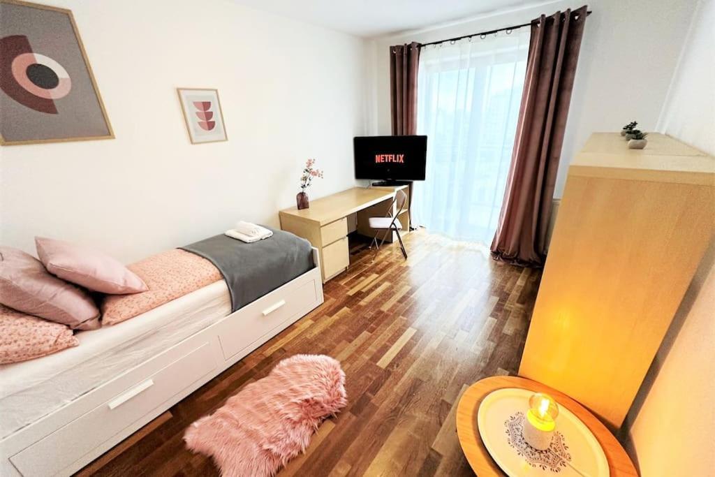 Exclusive Penthouse Near Citycenter 120M2 +Netflix 크라쿠프 외부 사진
