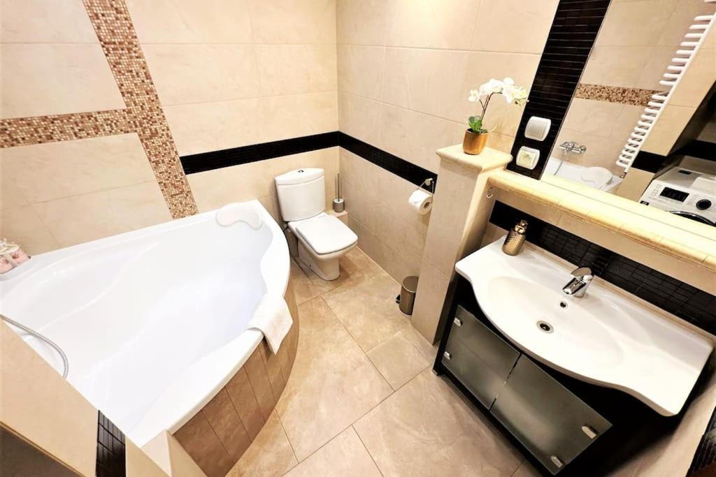 Exclusive Penthouse Near Citycenter 120M2 +Netflix 크라쿠프 외부 사진