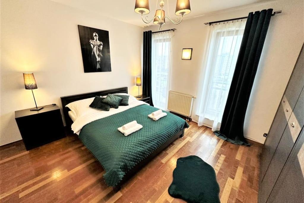 Exclusive Penthouse Near Citycenter 120M2 +Netflix 크라쿠프 외부 사진